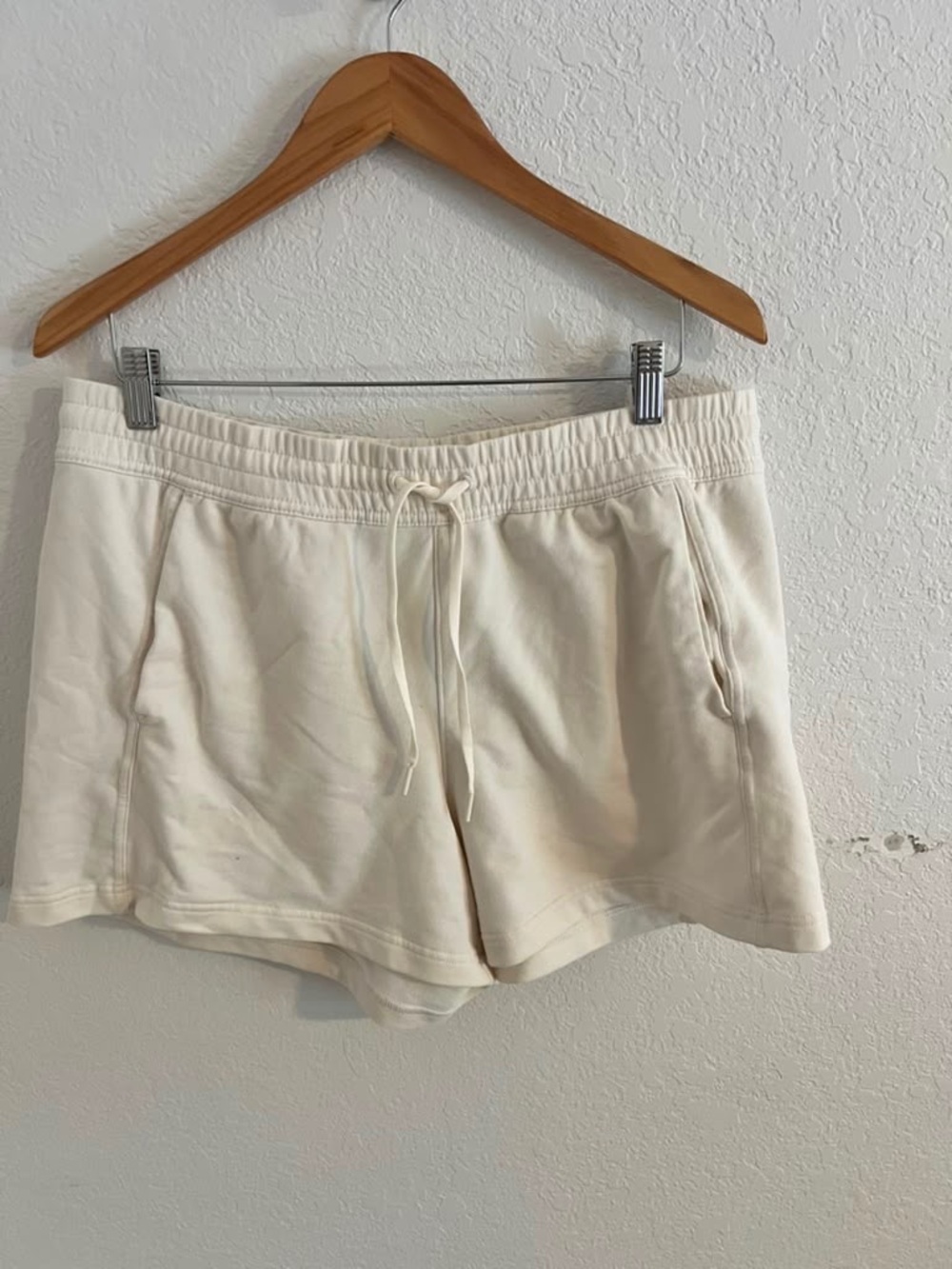 Athleta Women's Cream Forever Fleece Drawstring Lounge Shorts Sz L